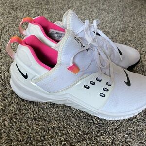 Womens Nike Metcon shoes